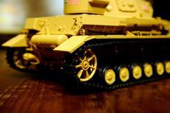 Ferngesteuerter Panzer “Kampfwagen IV Ausf.F-1” Heng Long 1:16 Sandfarbe mit Rauch,Sound und Schuss, Metallgetriebe -2,4Ghz-14