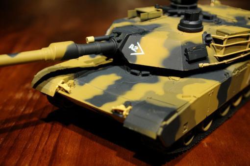 Ferngesteuerter Panzer "U.S. M1A2 Abrams" 1:24 mit Schuss und Sound "816" mit IR-Battle – Bild 2
