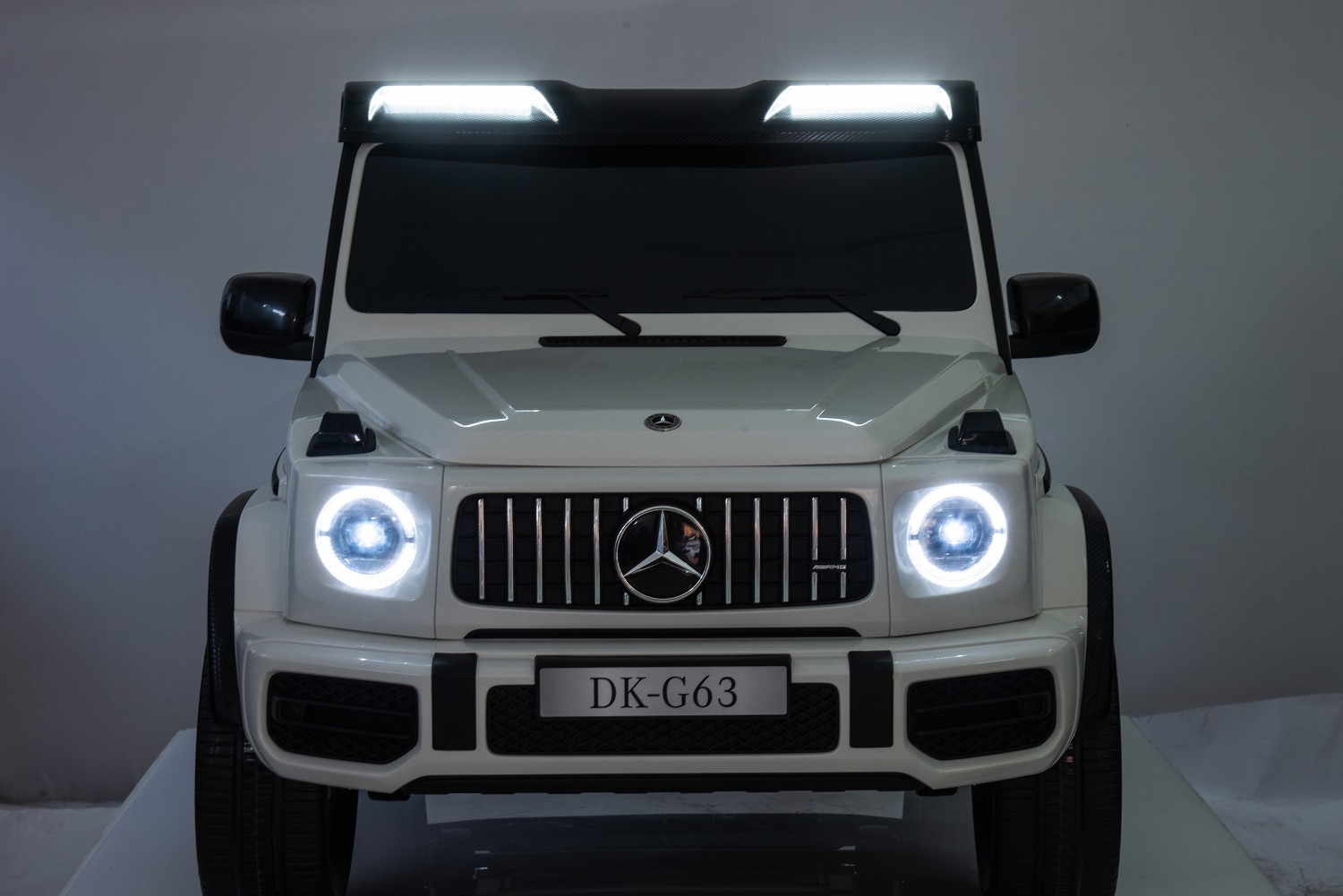 Elektro Kinderauto „Mercedes G63 AMG“ – Lizenziert –2 Sitzer- 24V 200W, Allrad- 2,4Ghz, MP3+Ledersitz+EVA-Weiss – Bild 5