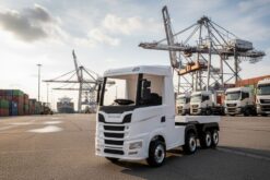 Alternative view of Elektro Kinder -LKW "SCANIA R Series" – 4-Motoren, 2x12V Akku, 2.4G, EVA-Reifen, Ledersitz, mit Hänger